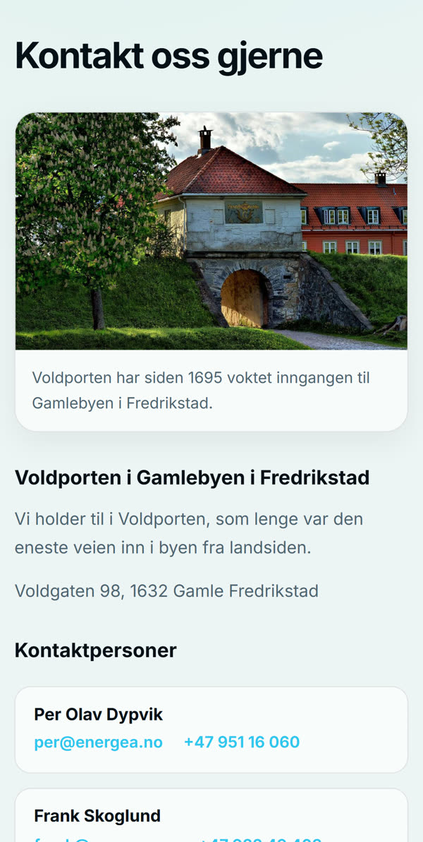 Kontaktseksjonen på Energea sin hjemmeside i mobilformat, med foto av Voldporten i Fredrikstad