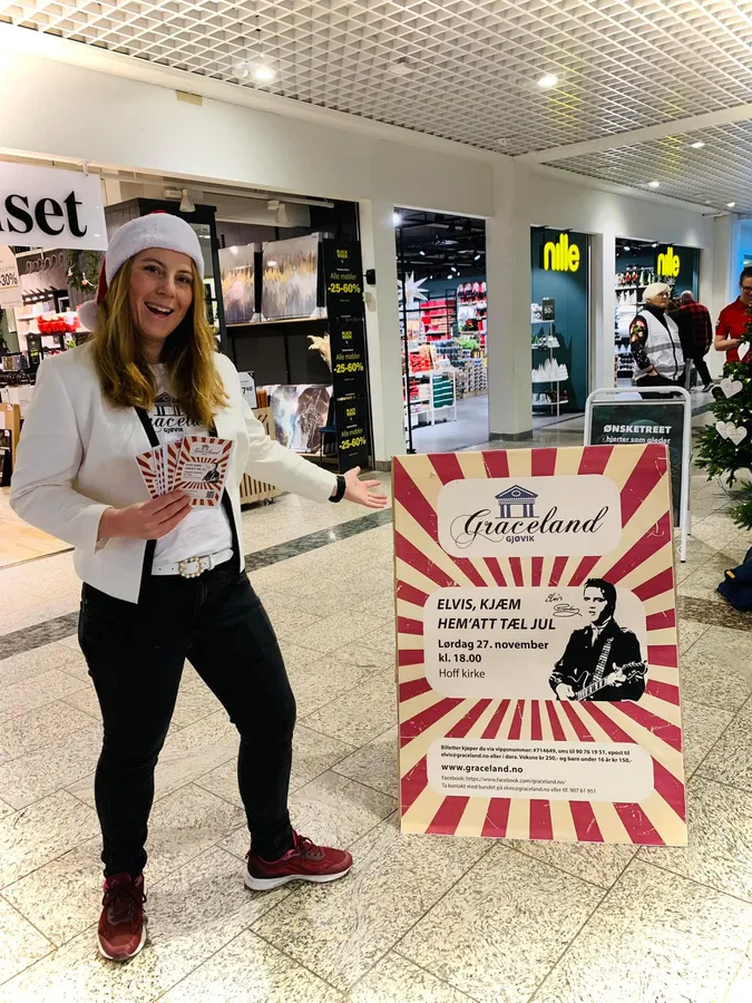 Kristine på stand for Graceland Gjøvik