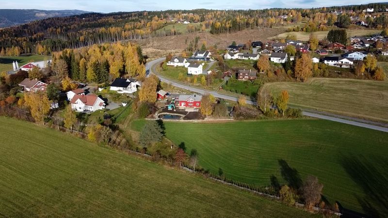 Sveum Maskin, hage med dam