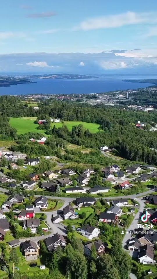 Gjøvik med utsikt over Mjøsa