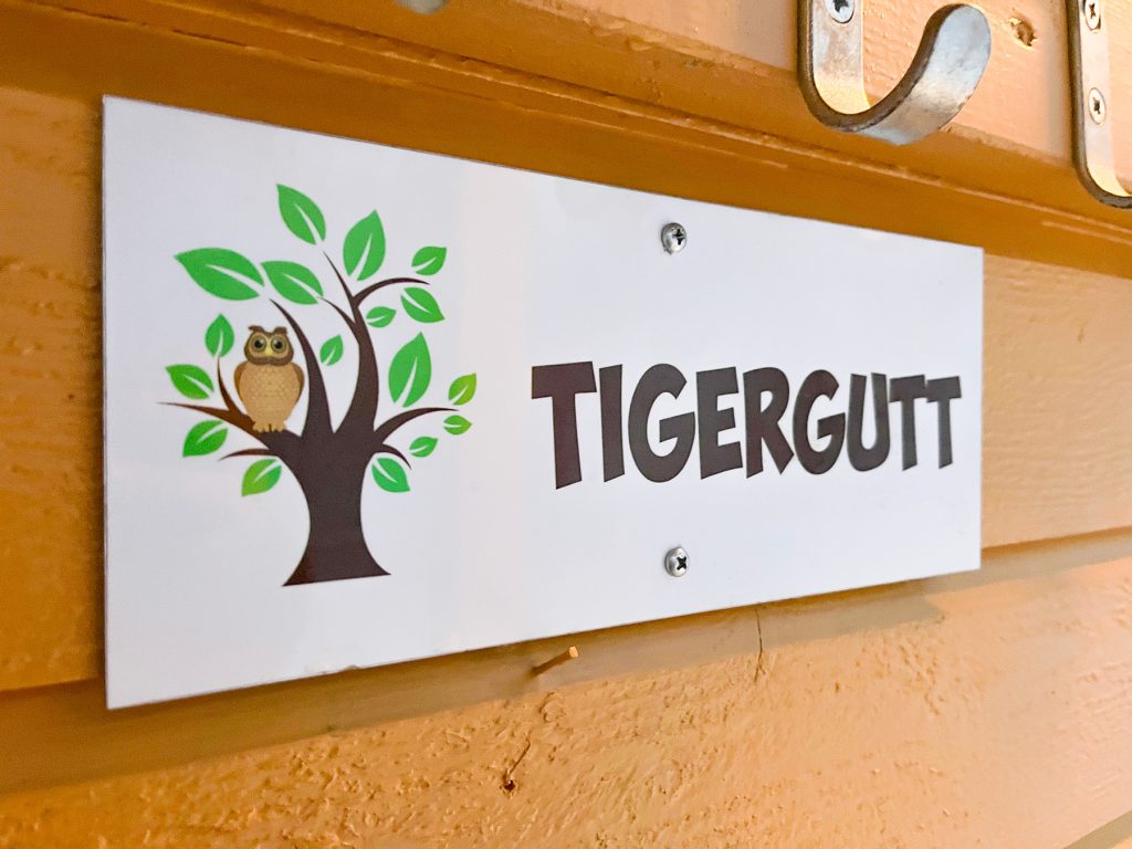 Tigergutt skilt